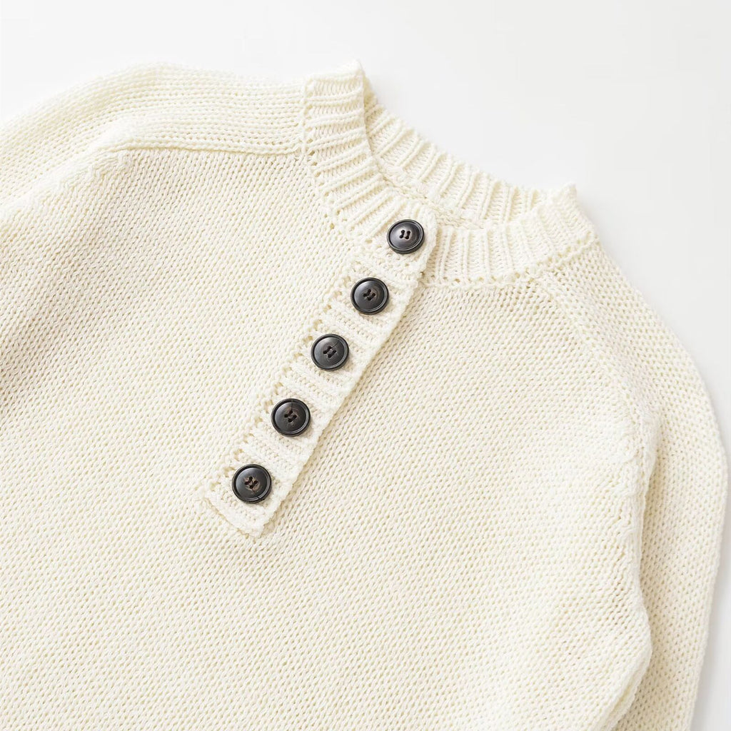 Long sleeved round neck single breasted threaded knit sweater