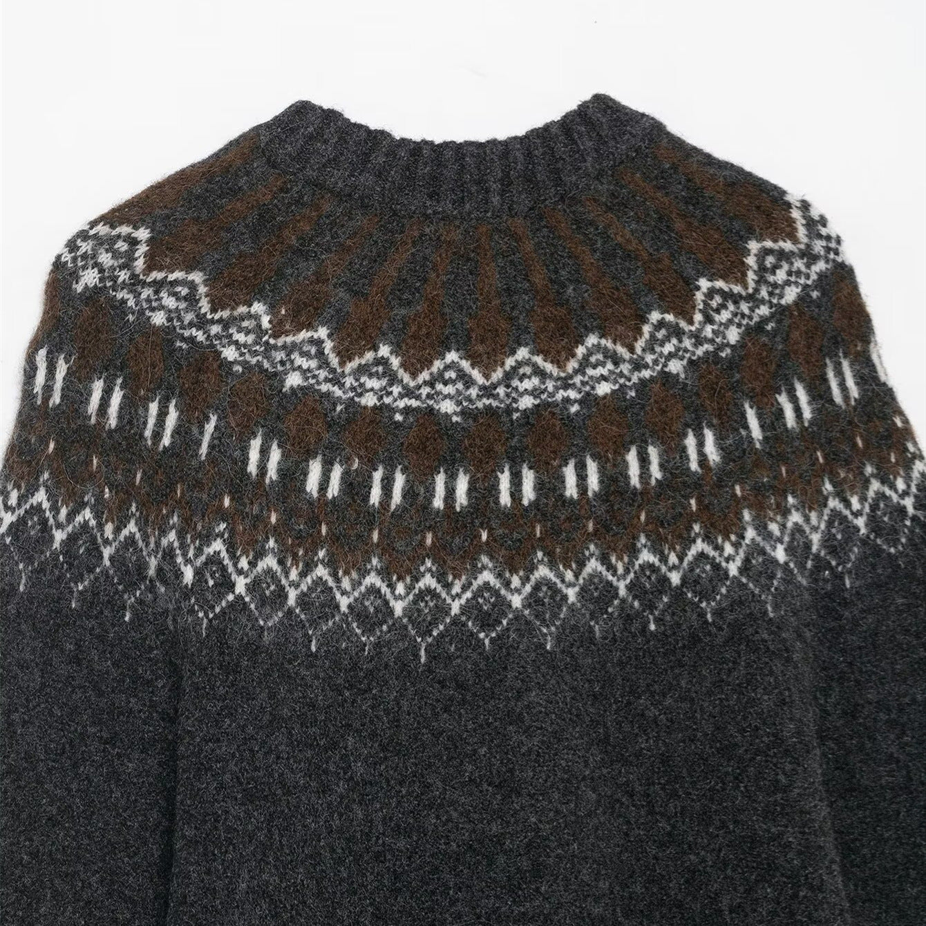 Long sleeved round neck jacquard knitted sweater